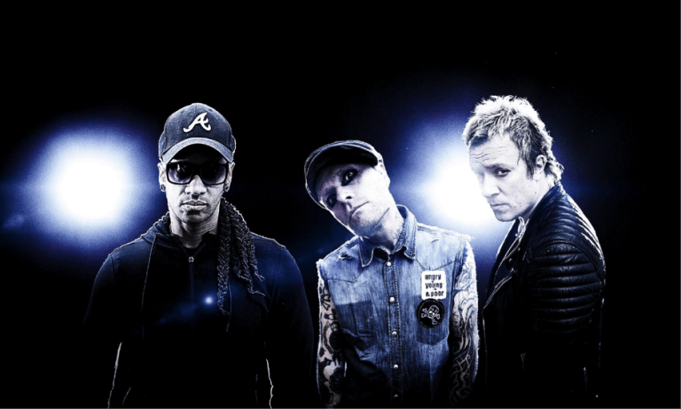 Listen : The Prodigy – Light Up The Sky (Special Request Mix)