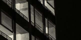 Premiere : Axel Karakasis – Unstable Blister (Remain Records)