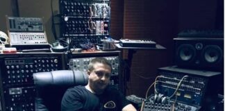 Premiere: M.R.E.U.X – Flash (Blumoog Music)