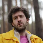 Berlin Philarmonic Violist Ayjay Nils’ debut album “Okay, wait wait wait”, is a synergy of acoustic and electronic experimentalism