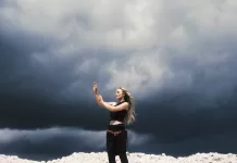 Laura Misch announces long-awaited debut album “Sample The Sky” on One Little Independent