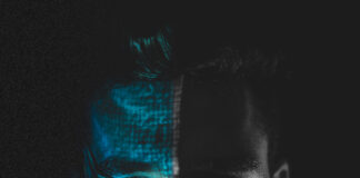 Premiere: Transistor Rhythms – Caresses